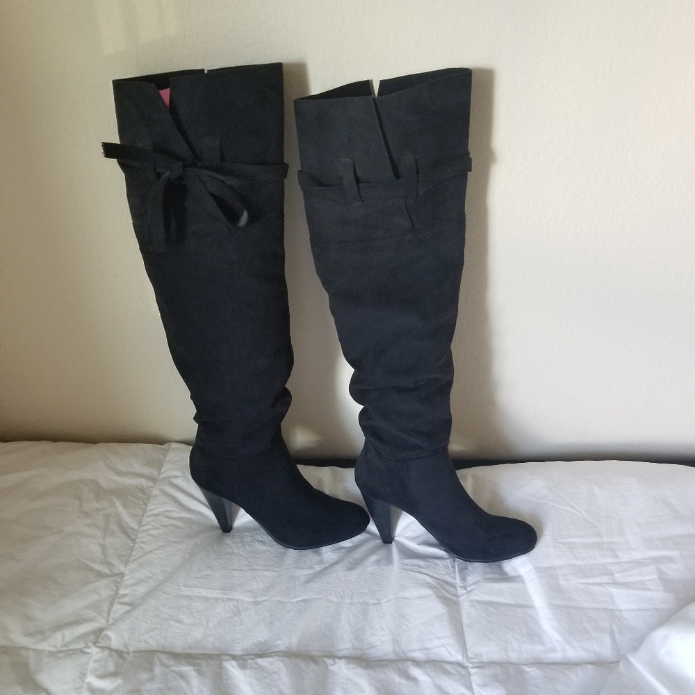 Black boots - Picture 2 of 3